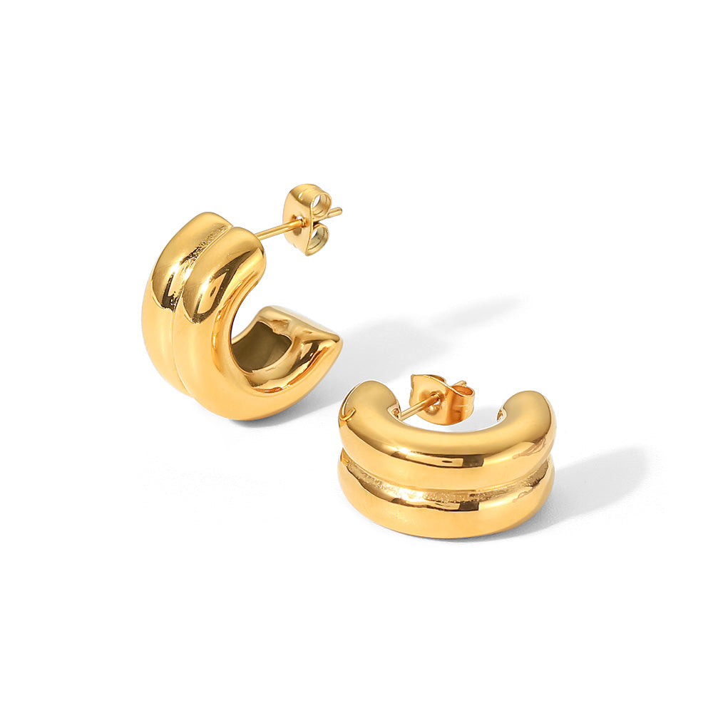 Chunky double band gold hoop earrings. Thick C-hoop stud earrings, polished gold finish, waterproof and hypoallergenic. Women's everyday gold hoops.