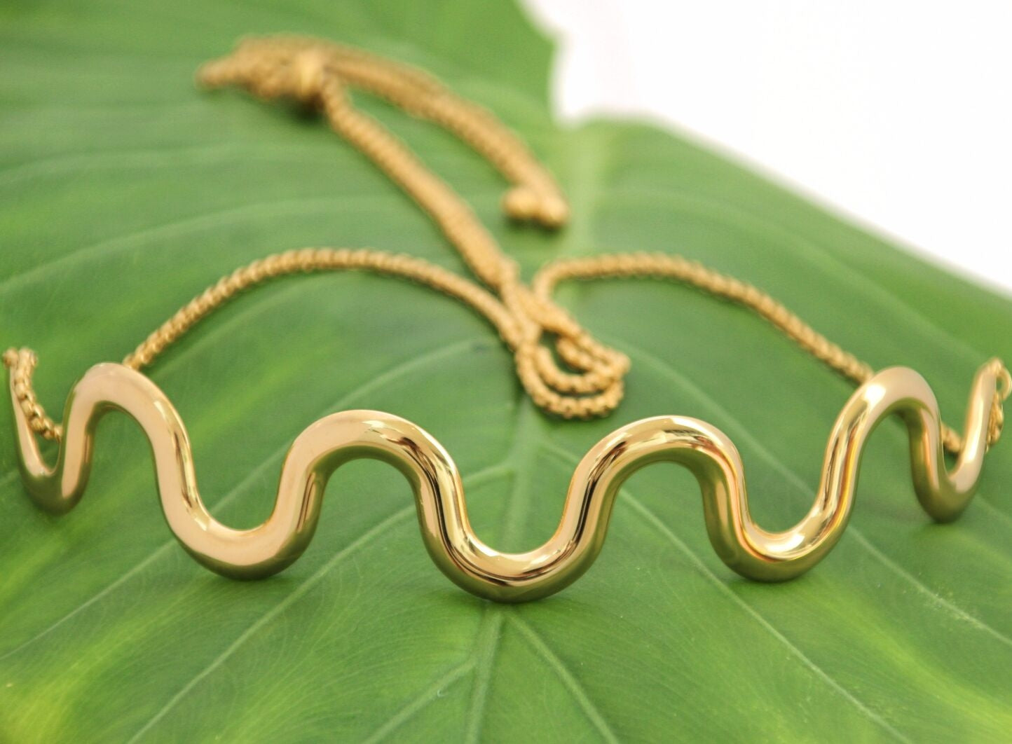 PVD gold-plated Sinna choker necklace with sculptural curves and fluid silhouette